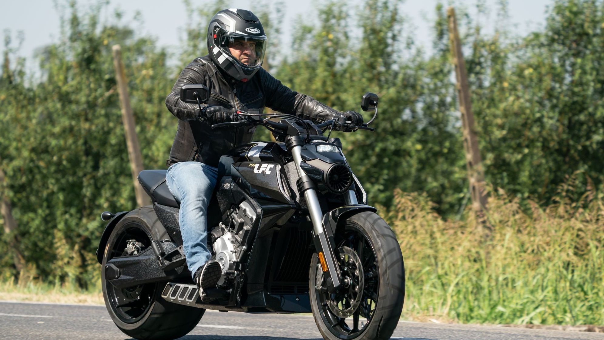 Benda LFC 700, la prova della power cruiser cinese